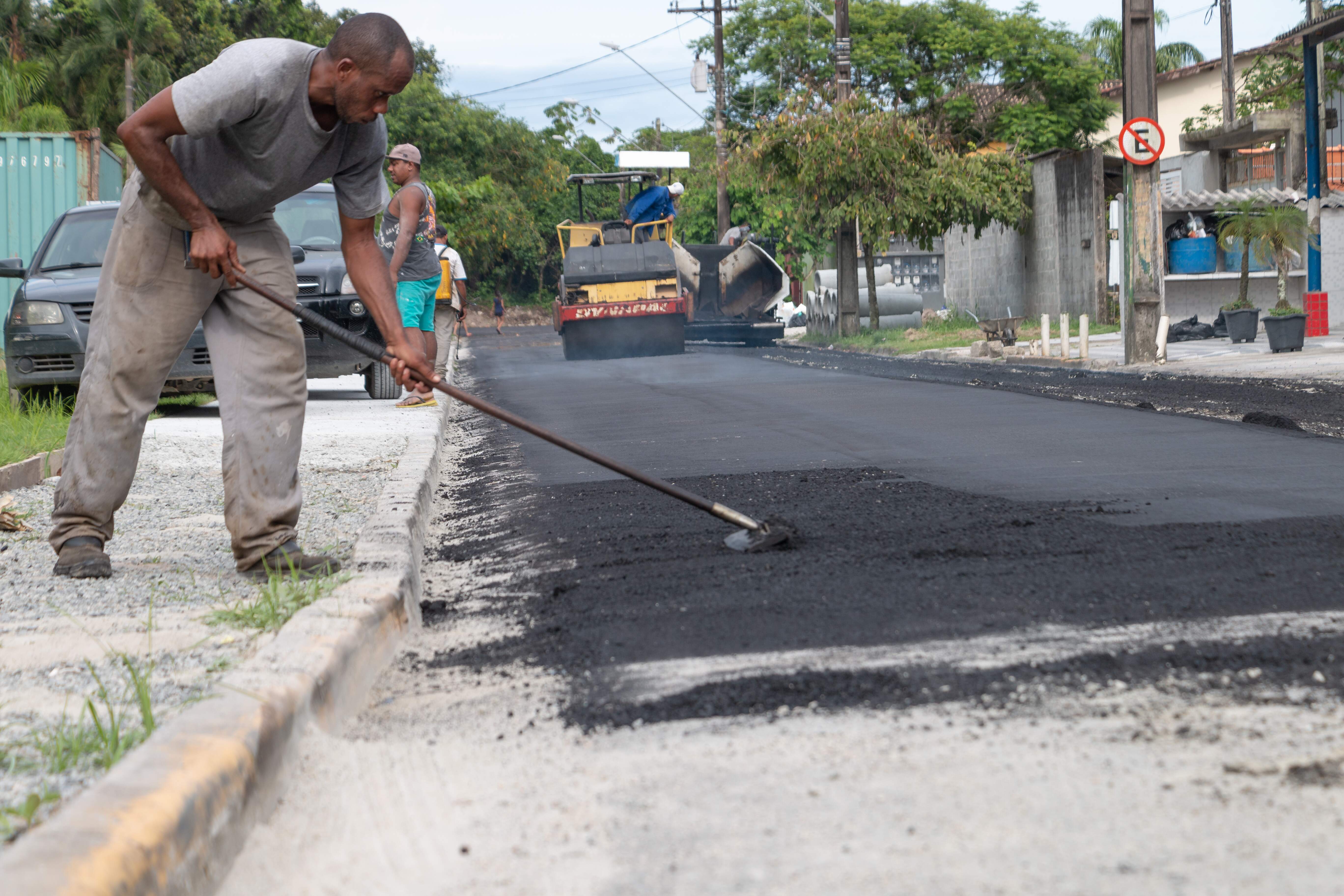 As vias foram asfaltadas e garantirão melhores condições de acesso aos moradores