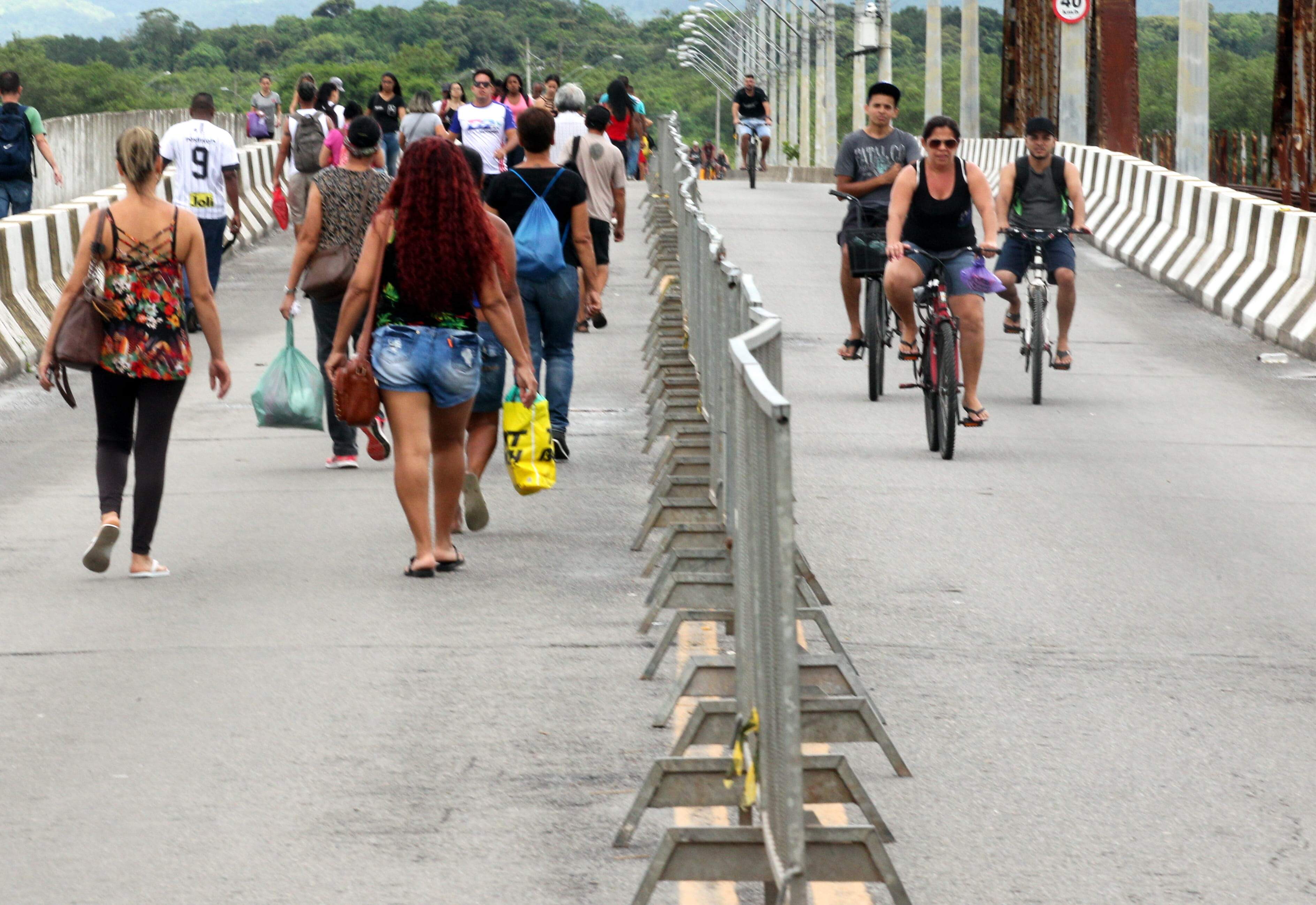 Desde segunda-feira (23), grades separam ciclistas e pedestres na Ponte dos Barreiros