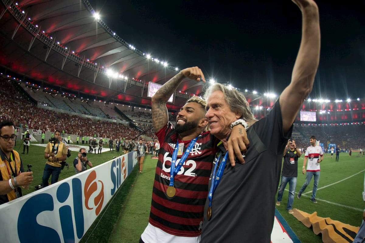 Gabigol e Jorge Jesus comemoram título do Campeonato Brasileiro