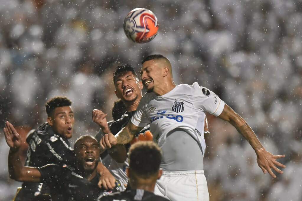 Santos lutou até o fim, mas, nos pênaltis, foi superado pelo Corinthians 