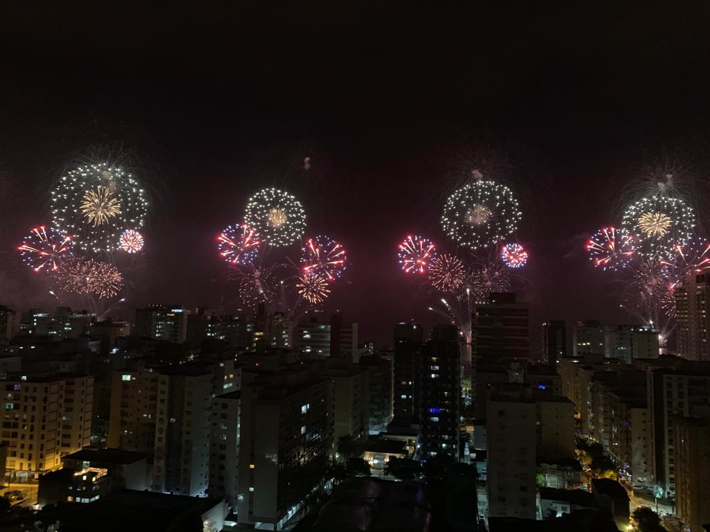 Queima de fogos em Santos deu boas vindas a 2020