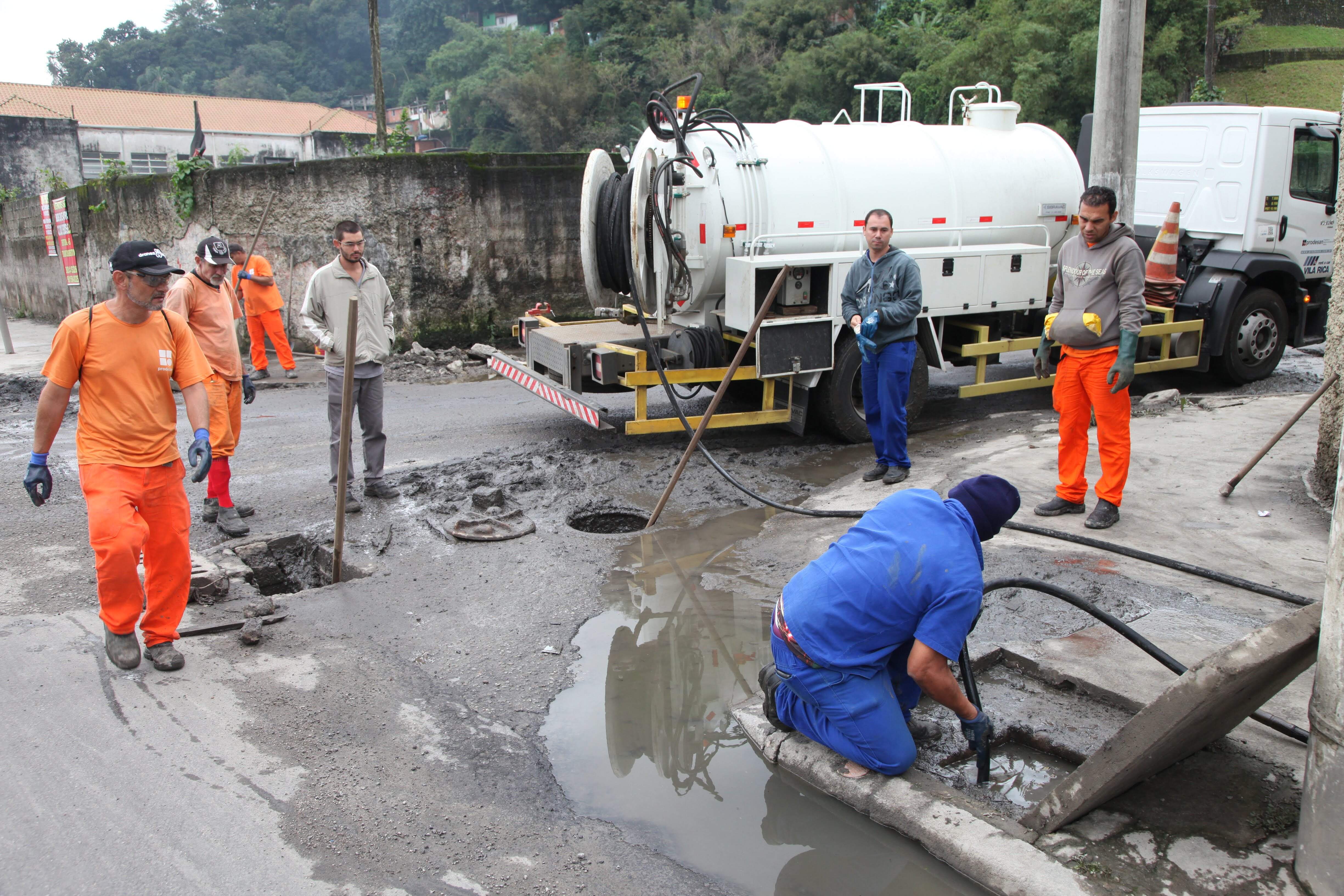 Obras no trecho da Rua Ana Santos seguem até 17 de fevereiro