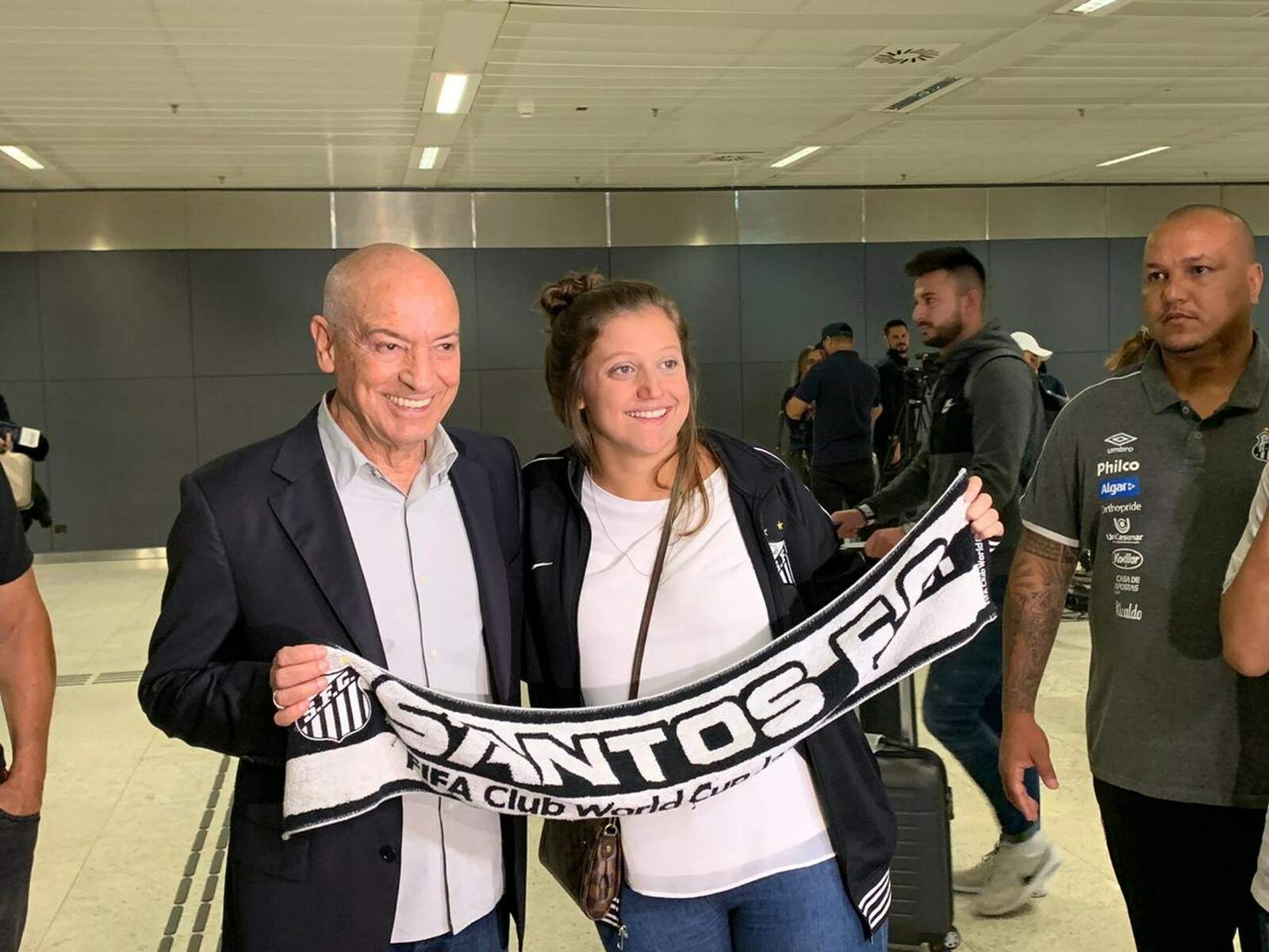 Novo técnico do Santos desembarcou em Guarulhos por volta das 6h da manhã 