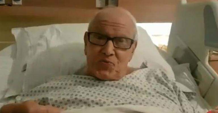 'O dia que eu morrer, aviso', brinca Ary Toledo em cama de hospital