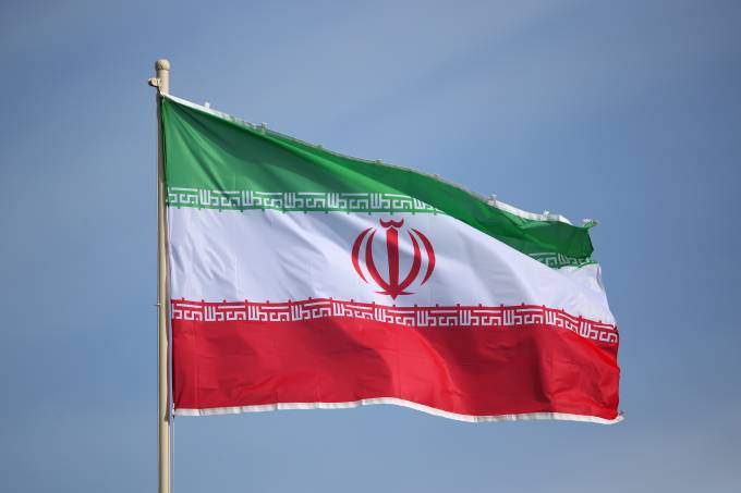 Irã recusa ajuda dos EUA e acusa americanos de terem produzido vírus