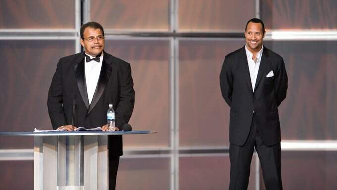 Rocky e Dwayne Johnson durante premiação 