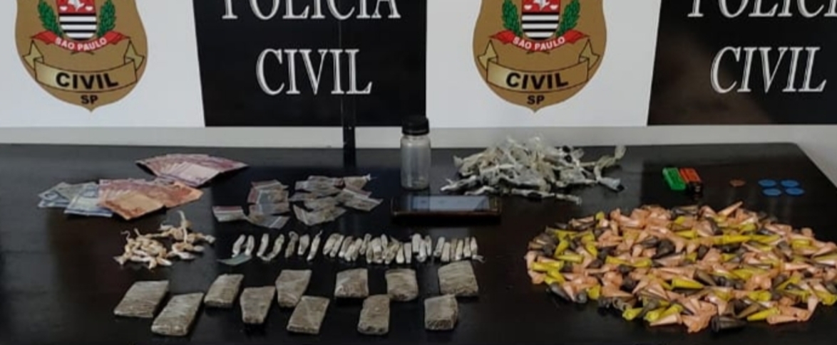 Drogas e dinheiro foram apreendidos por policiais da DIG