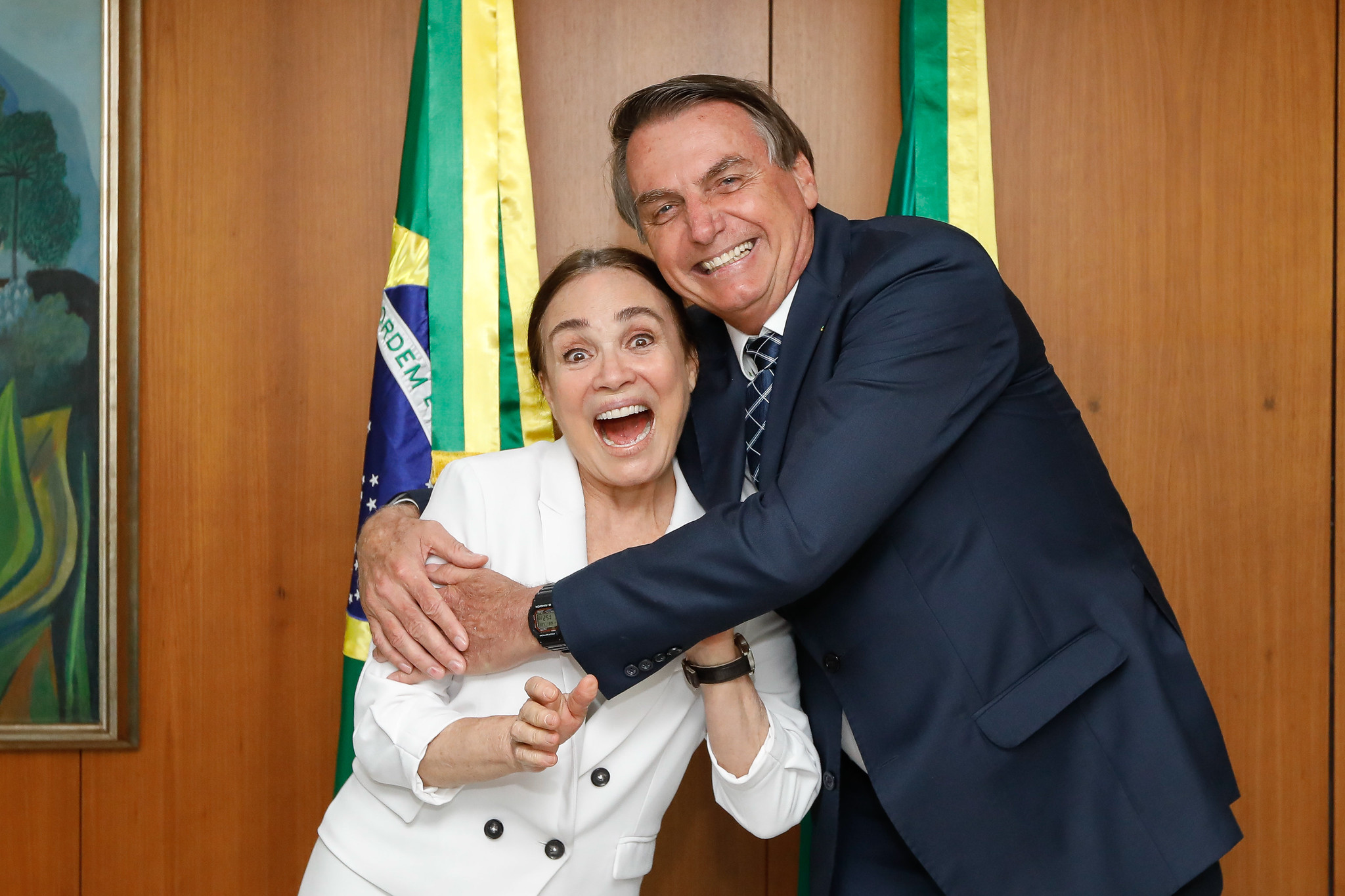 Presidente lamenta ausência de Regina Duarte em Brasília