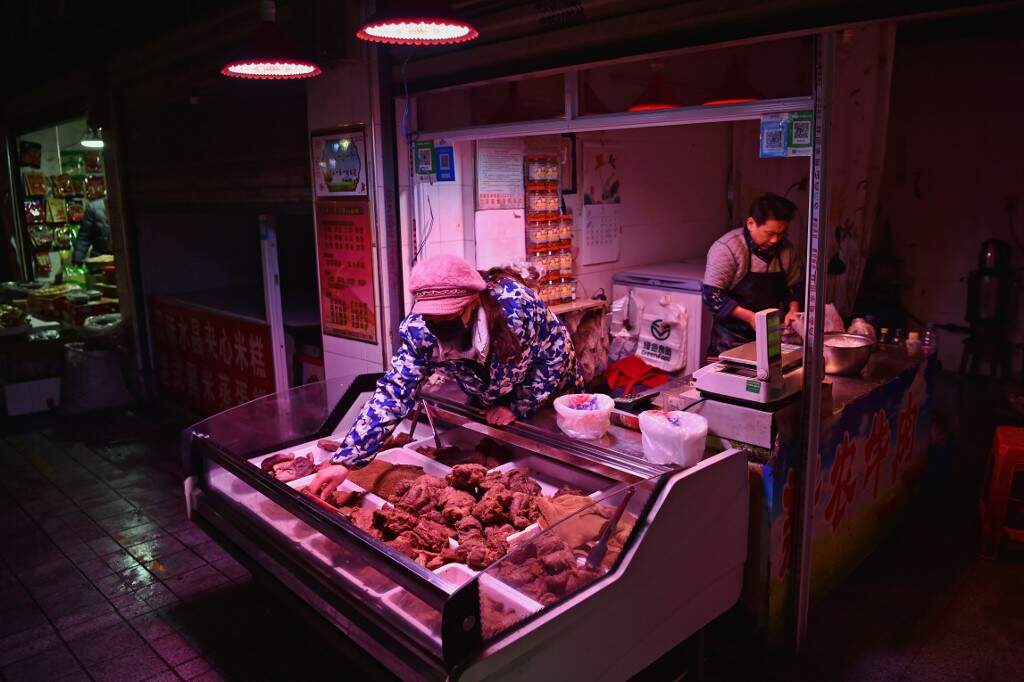 Primeiros casos foram em trabalhadores e frequentadores de um mercado de peixes de Wuhan