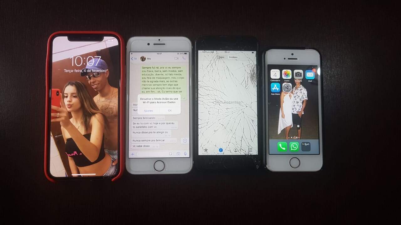 Em sua casa, os policiais apreenderam quatro aparelhos iPhone de origem ilícita