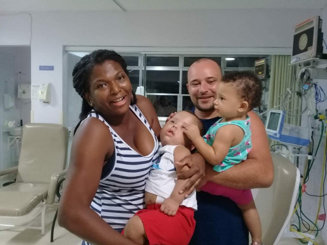 Família espera por liberação de home care para levar filho para casa pela primeira vez