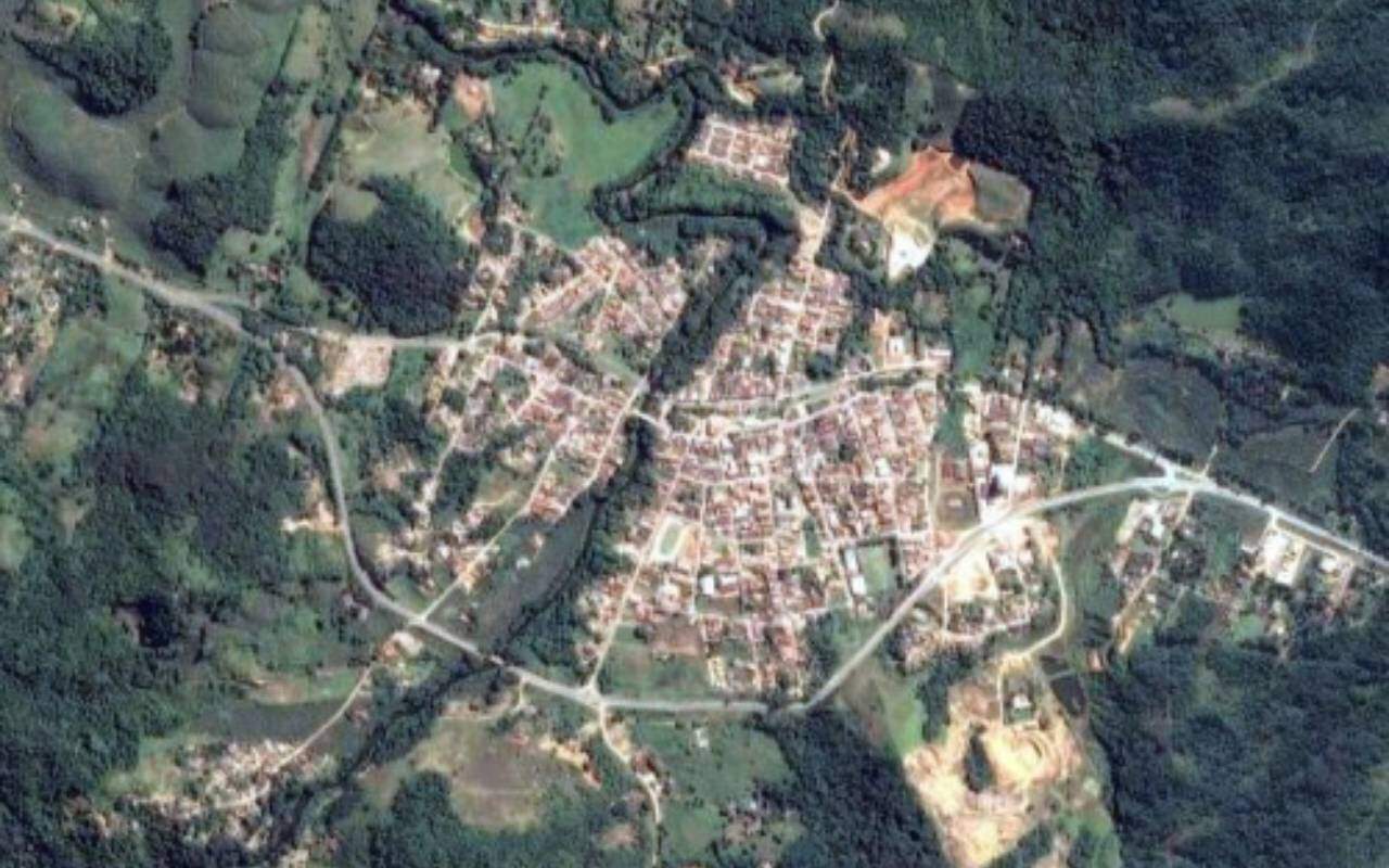 Avião agrícola desaparece em área de mata de Itariri; polícia realiza buscas