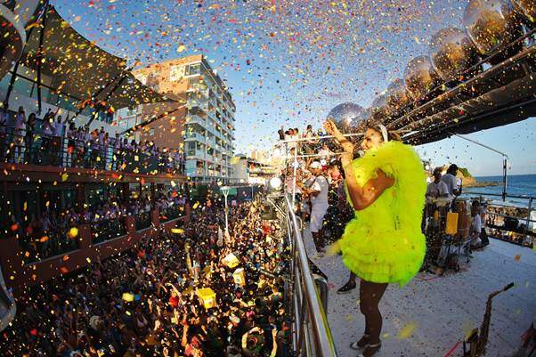 Hóspede de site de hospedagens do Paraná vai curtir o carnaval com Ivete Sangalo em Salvador