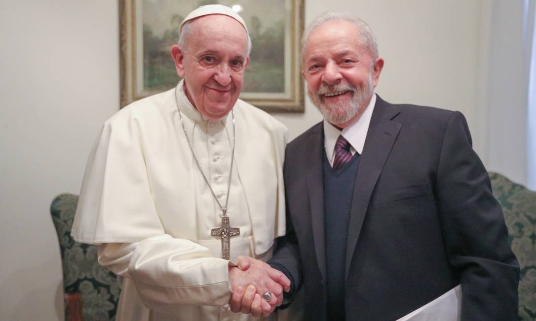 Ex-presidente participou de audiência privada com o pontífice nesta quinta-feira (13)