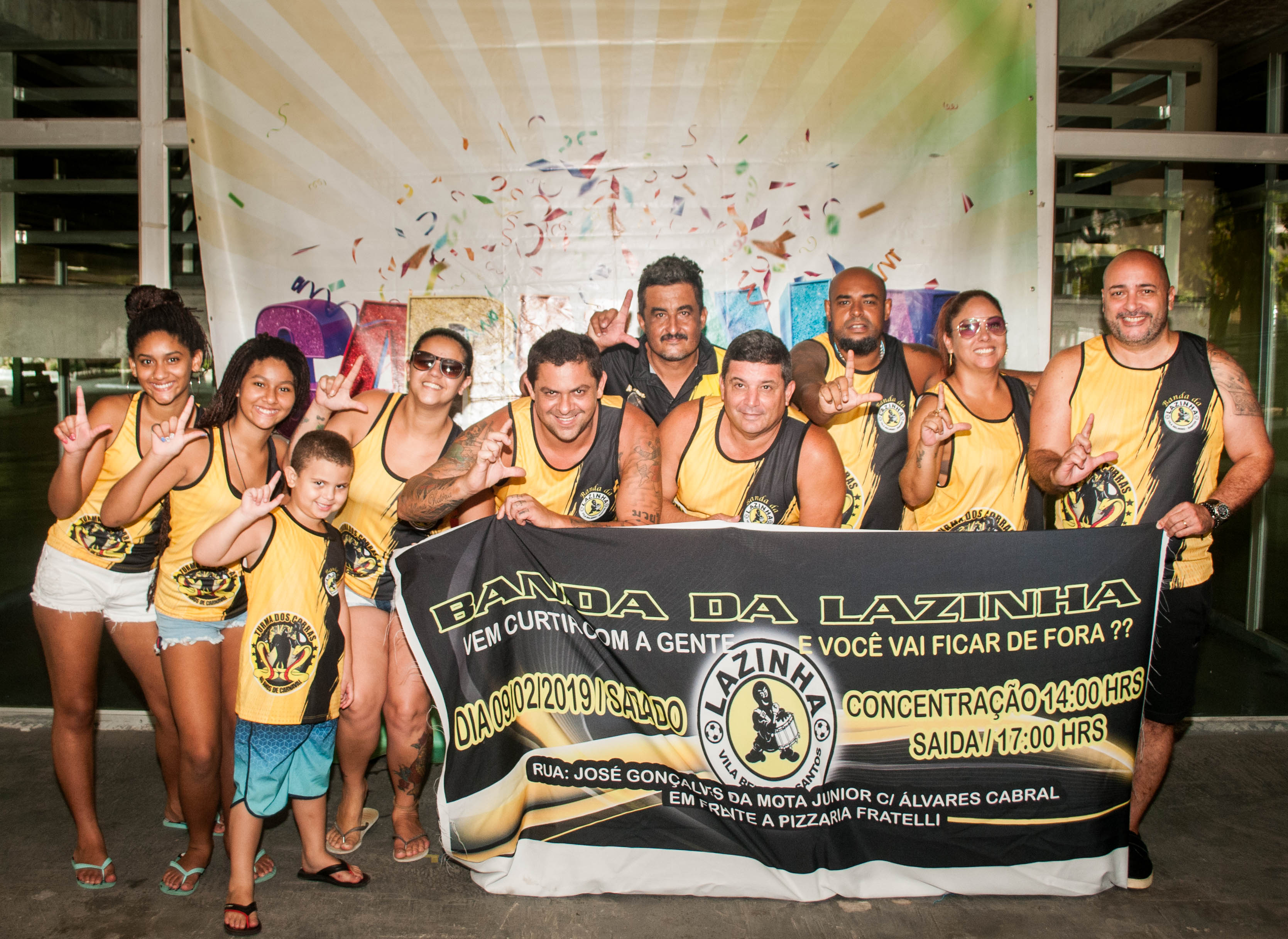 'Banda da Lazinha' comemora 35 anos com desfile em Santos