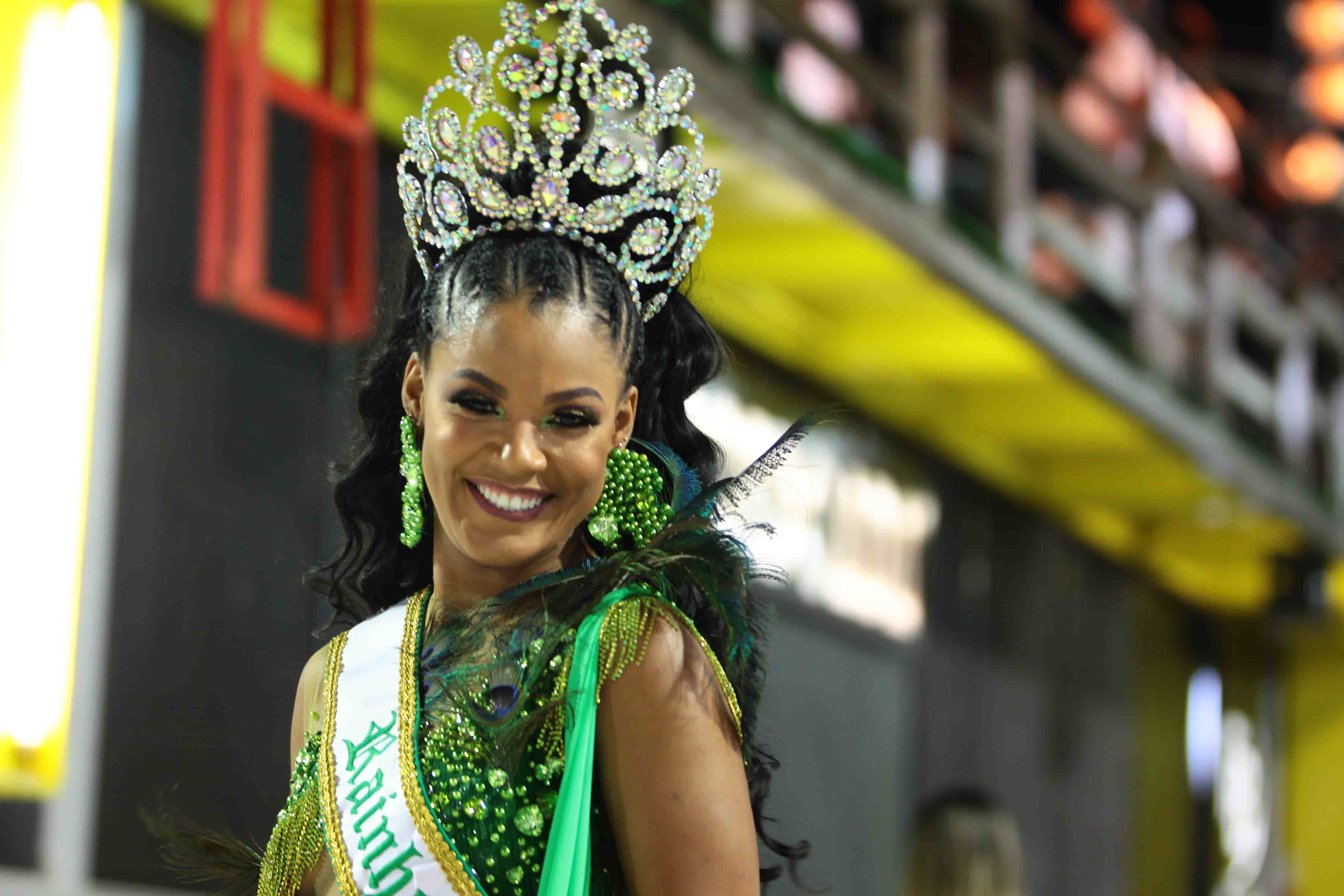 Rainha do Carnaval santista, Aline Tatiane 