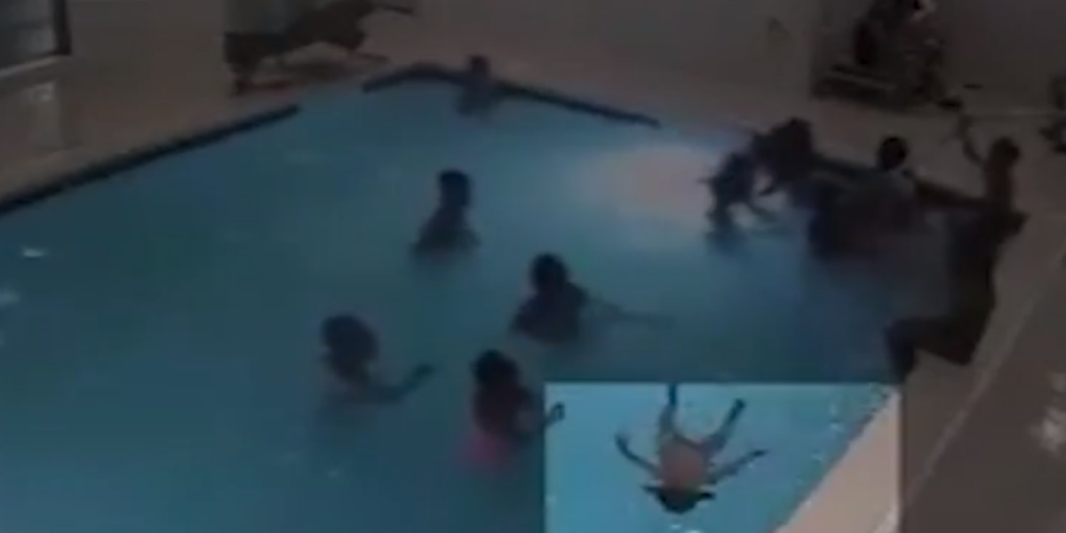 Criança se afoga em piscina e é regatado após 4 minutos