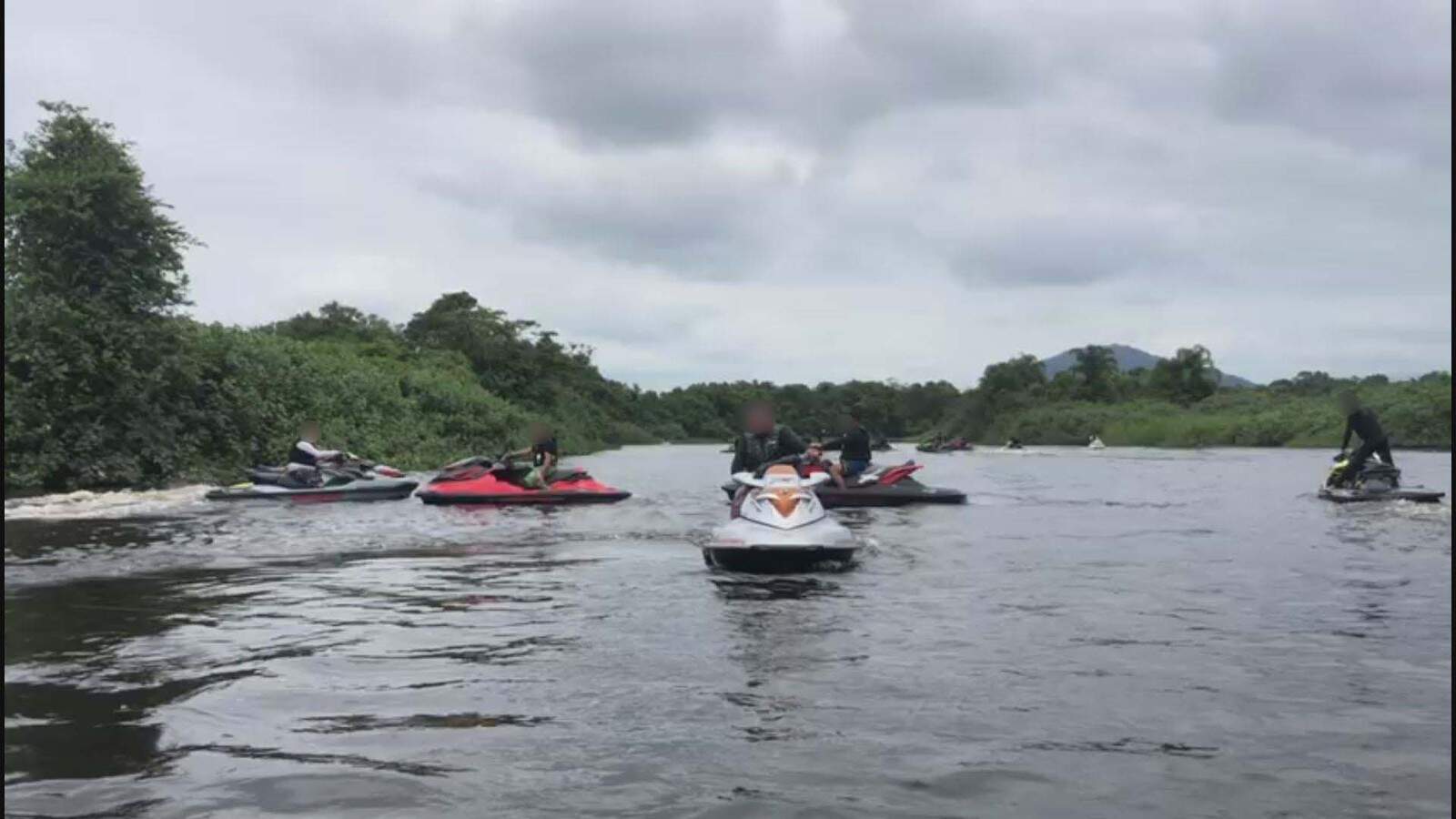 Moto aquática atropela canoa e deixa três feridos em Itanhaém