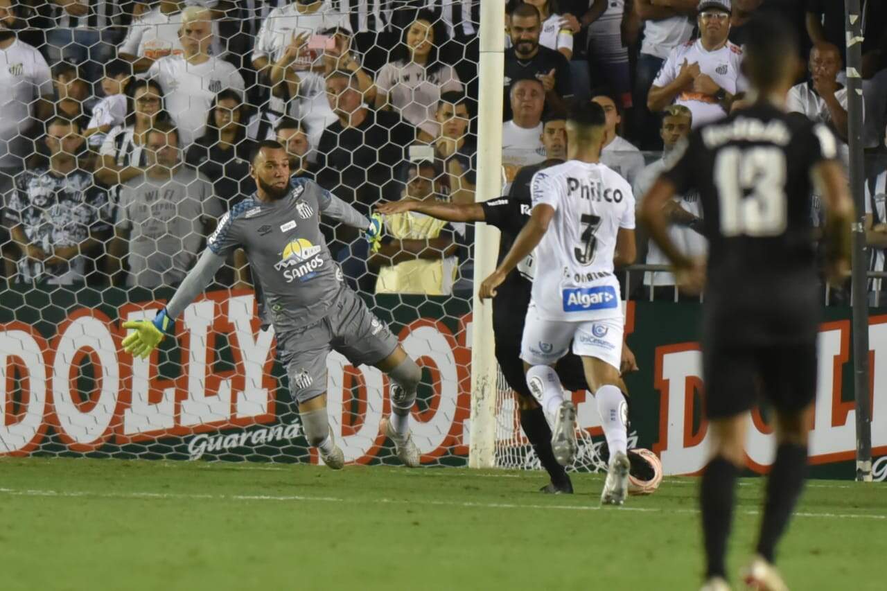 Everson salvou o Santos da derrota na estreia do Campeonato Paulista, contra o Red Bull Bragantino 