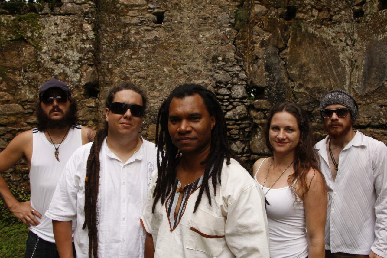 Afrodizia, banda radicada em Itanhaém, mistura as raízes jamaicanas com a música popular brasileira