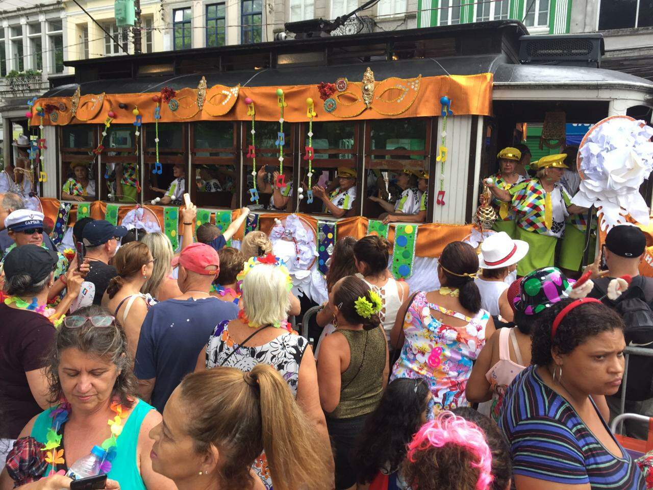 Público do Carnabonde foi reduzido, mas a alegria seguiu intacta no Centro de Santos