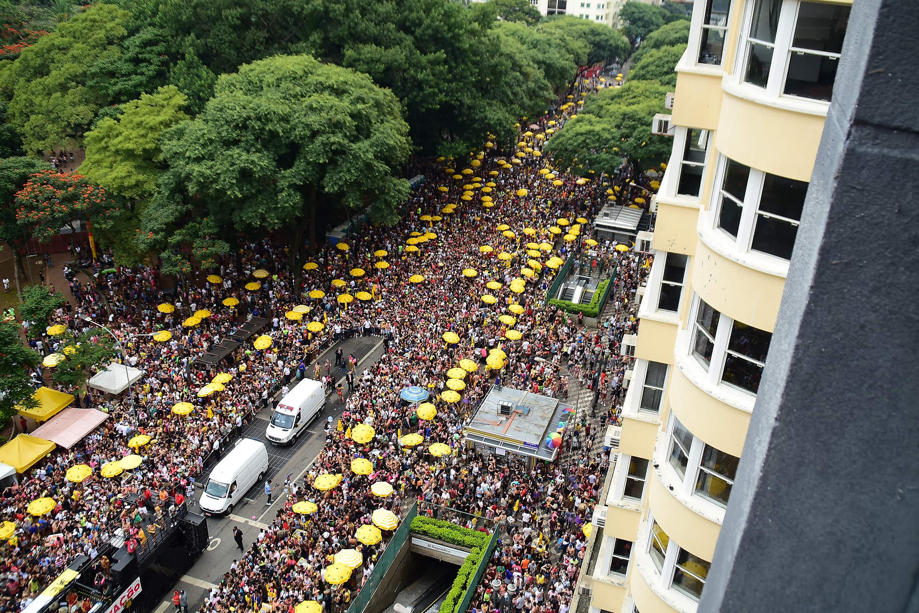 Megablocos concentram público e patrocínio e encarecem carnaval de São Paulo