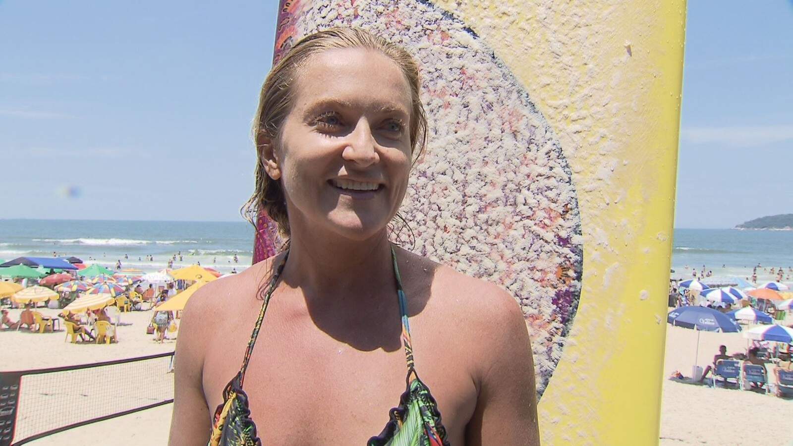 Vanessa Paskevicius ajudou piloto com prancha de surfe 