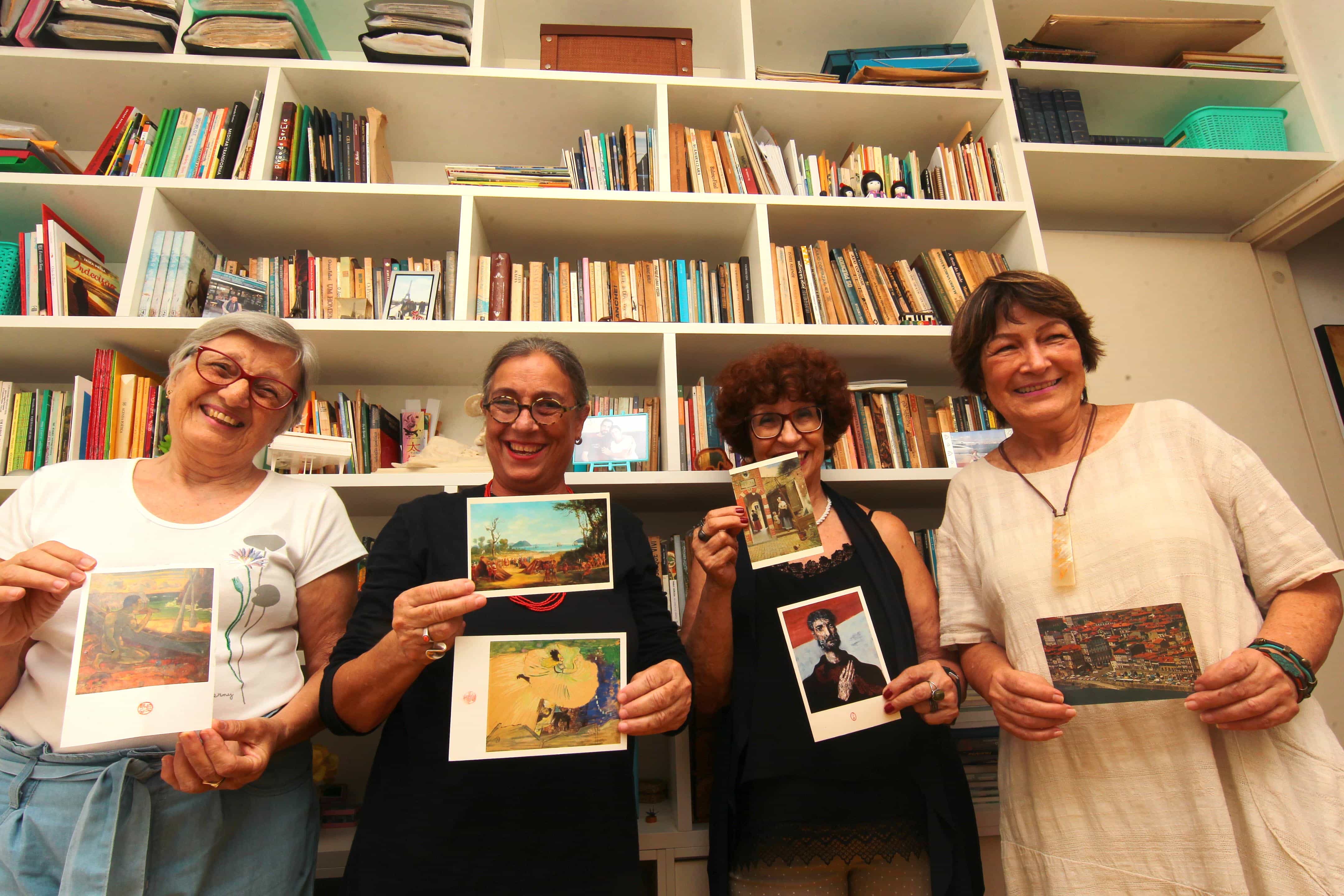 Grupo santista de troca de postais, prática que inspira outros escritores