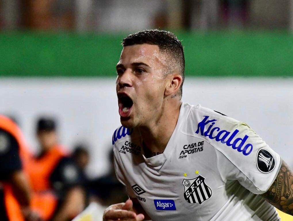 Na estreia da Libertadores, Jobson vibra com o primeiro gol com a camisa do Santos