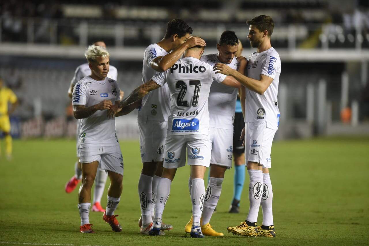 Com a vitória, Santos chegou aos 15 pontos, na liderança do Grupo A 