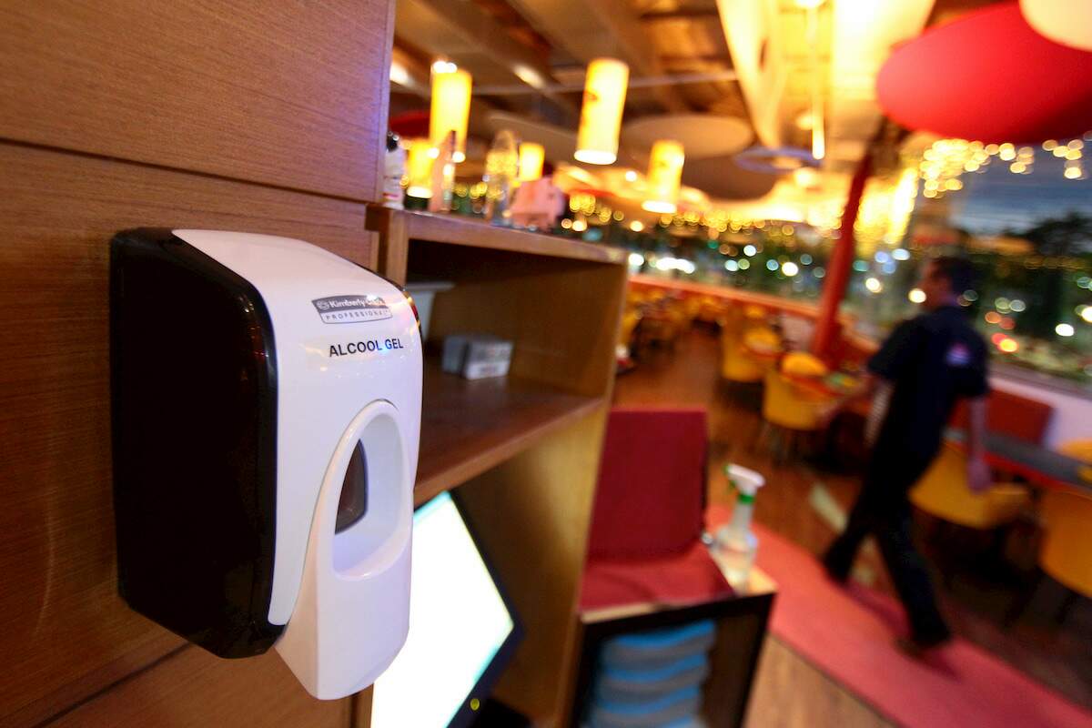 Restaurante japonês em Santos reforçou comunicados para clientes higienizarem as mãos