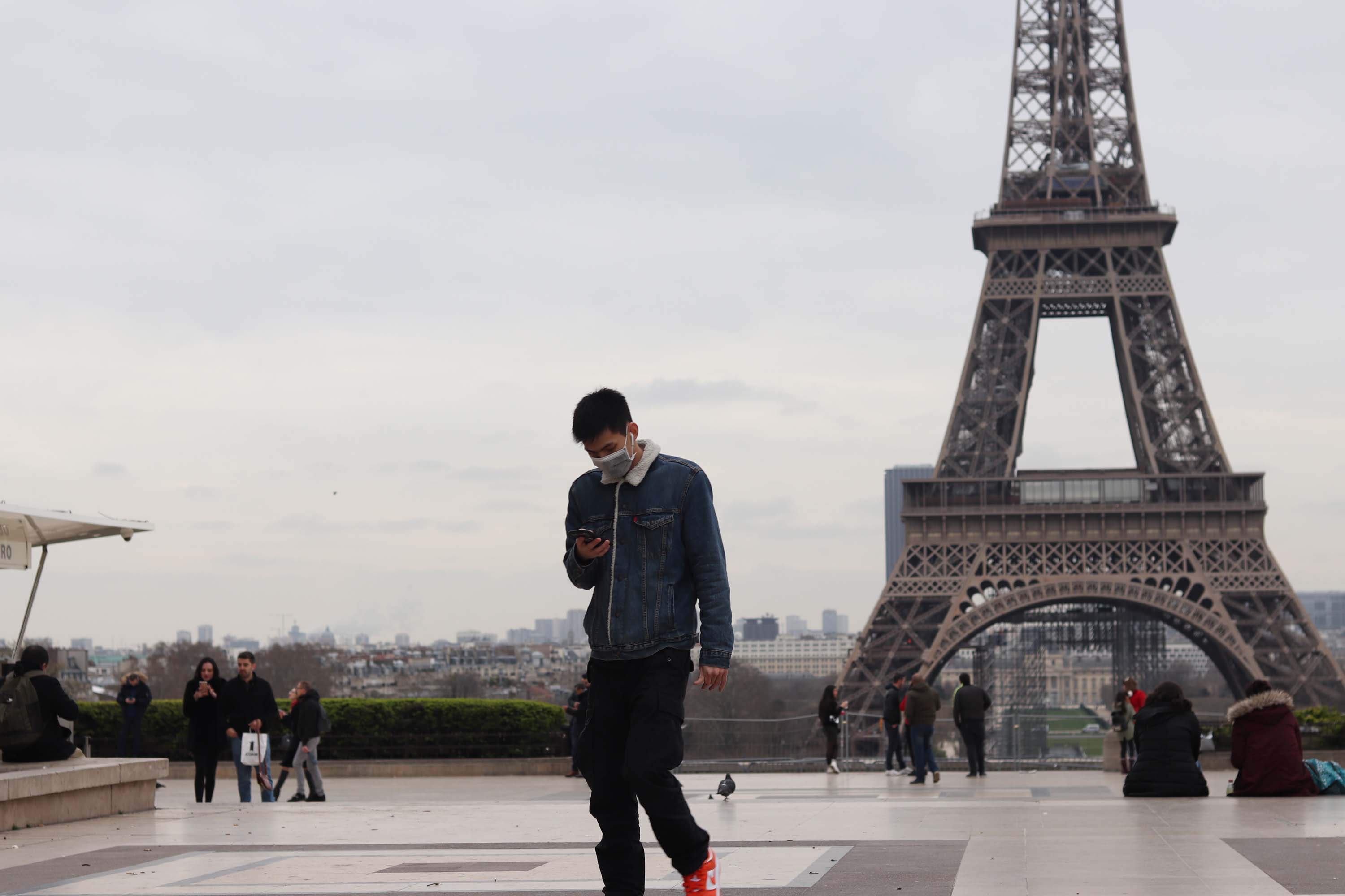 Paris não é mais considerada uma 'zona vermelha' da doença