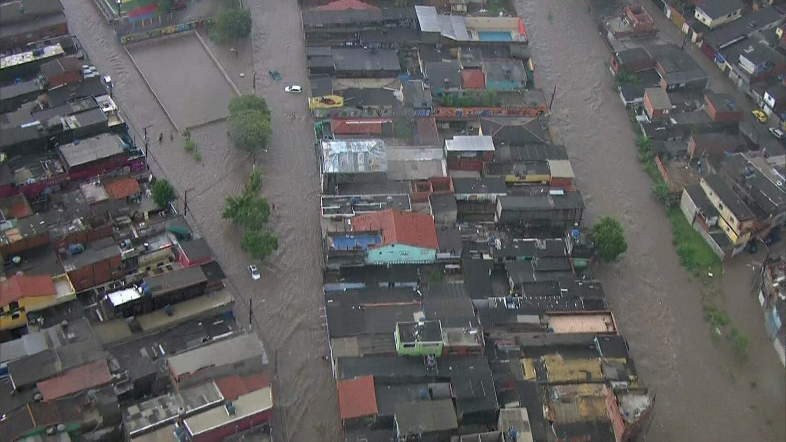 Alguns pontos de São Paulo ficaram debaixo d'água durante temporal