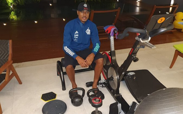Flamengo mantém paralisação e entrega equipamentos para atletas treinarem em casa