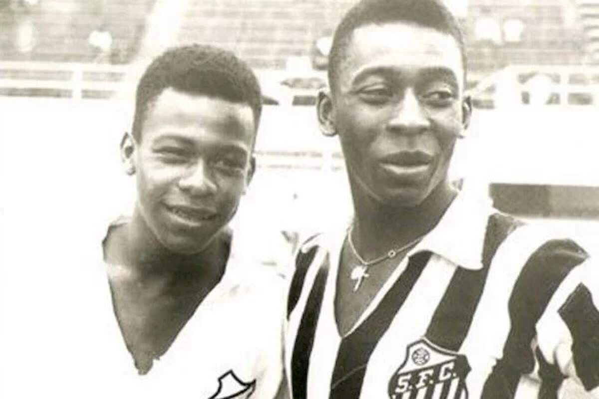 Zoca e Pelé, no início da carreira, pelo Santos: irmão desistiu de ser jogador