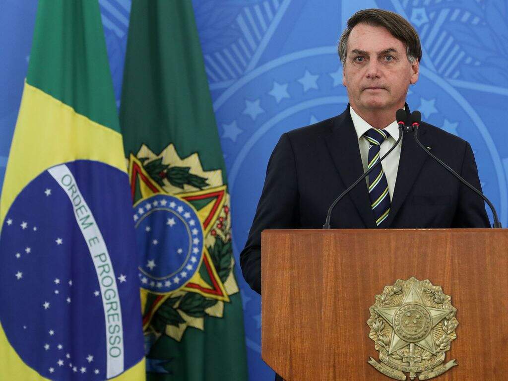 Presidente Jair Bolsonaro afirmou que deve-se 'tocar o barco' a respeito de mortes pela Covid-19