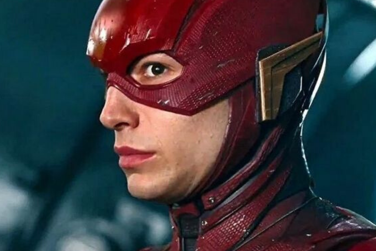 Ezra Miller vive o herói 'Flash' nos cinemas