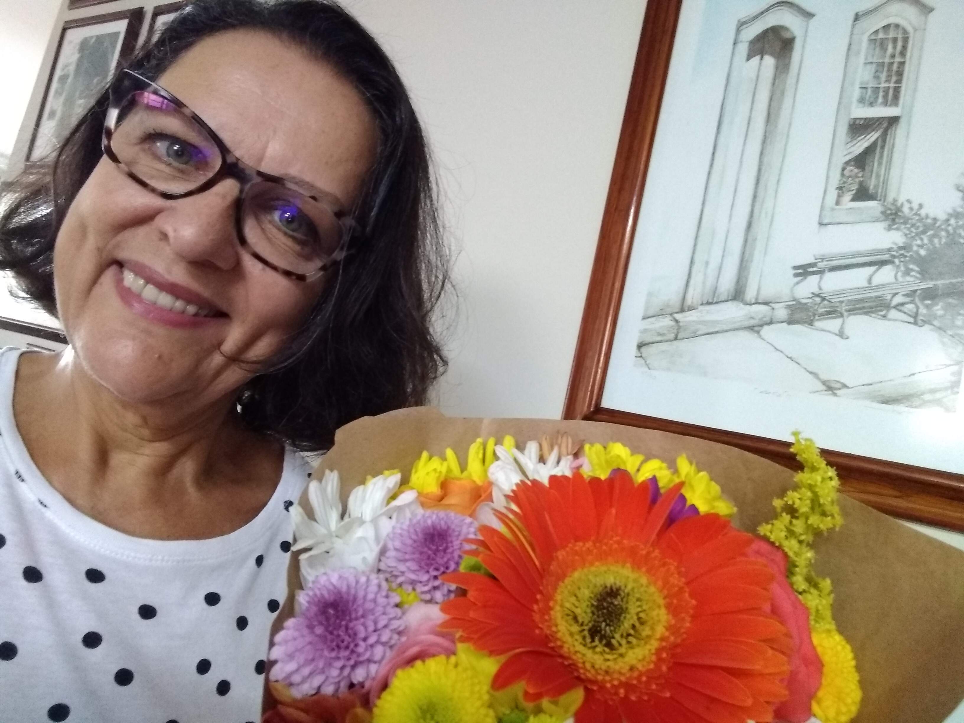 Vera Leon recebeu buquê da floricultura que lançou campanha Compartilhe o Amor