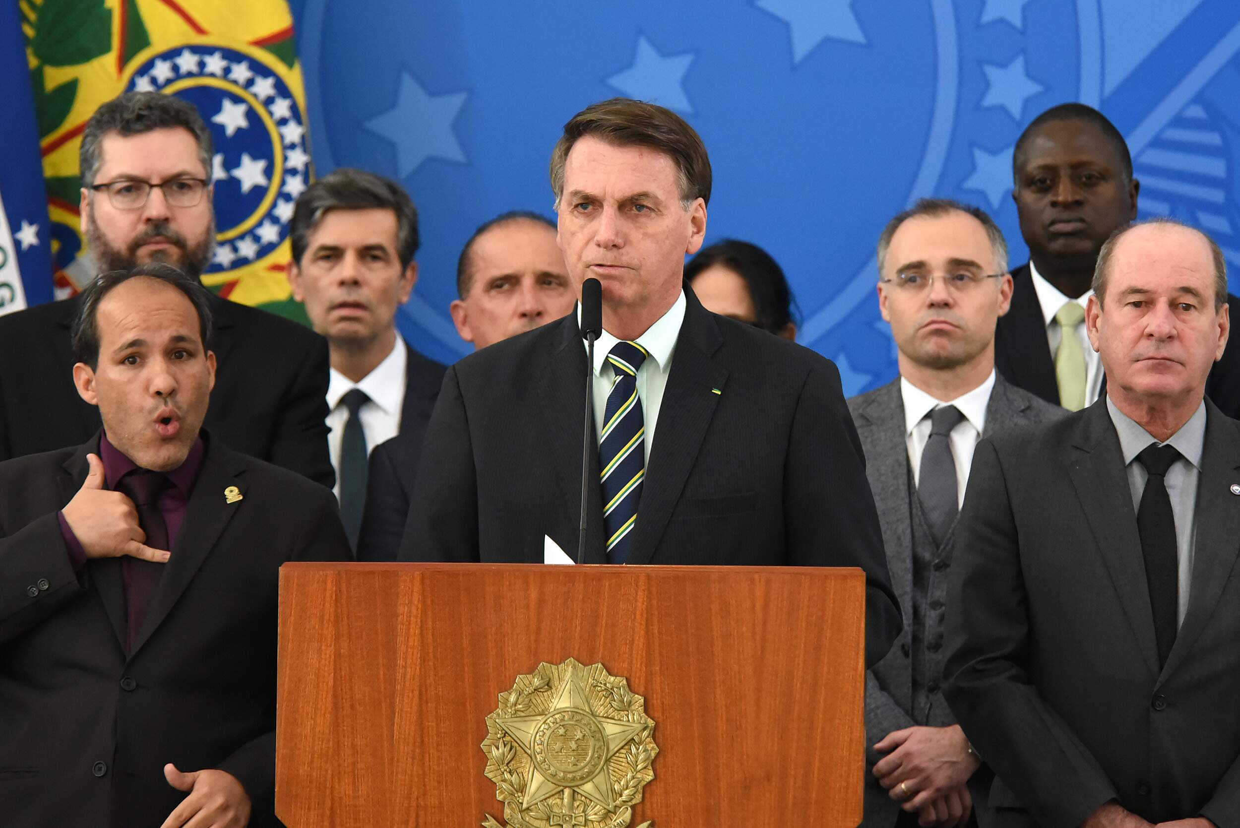 Acompanhado de seus ministros e aliados, presidente se pronunciou no Palácio do Planalto