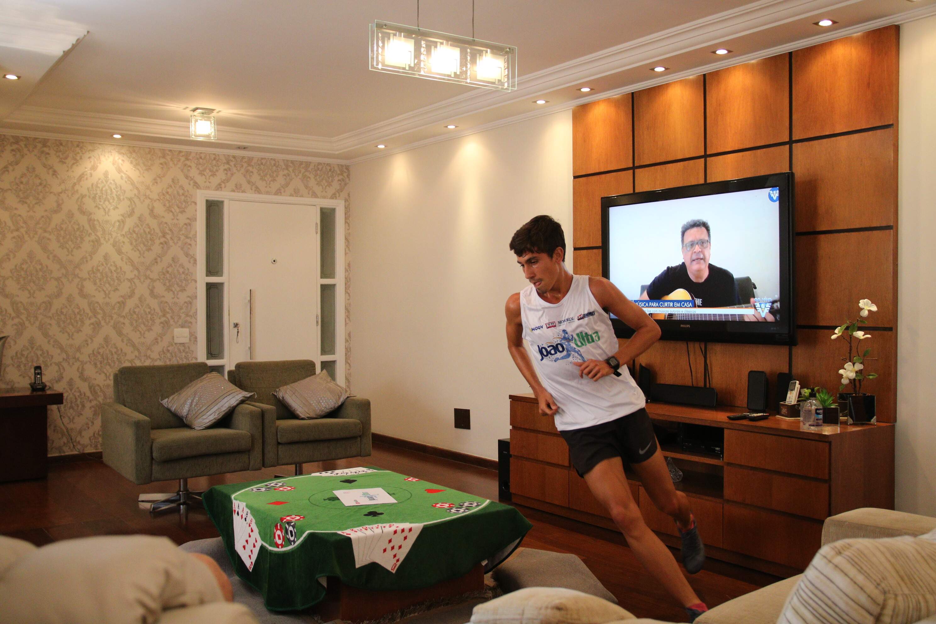 O maratonista João Magalhães participou da largada da 1ª Corrida Virtual