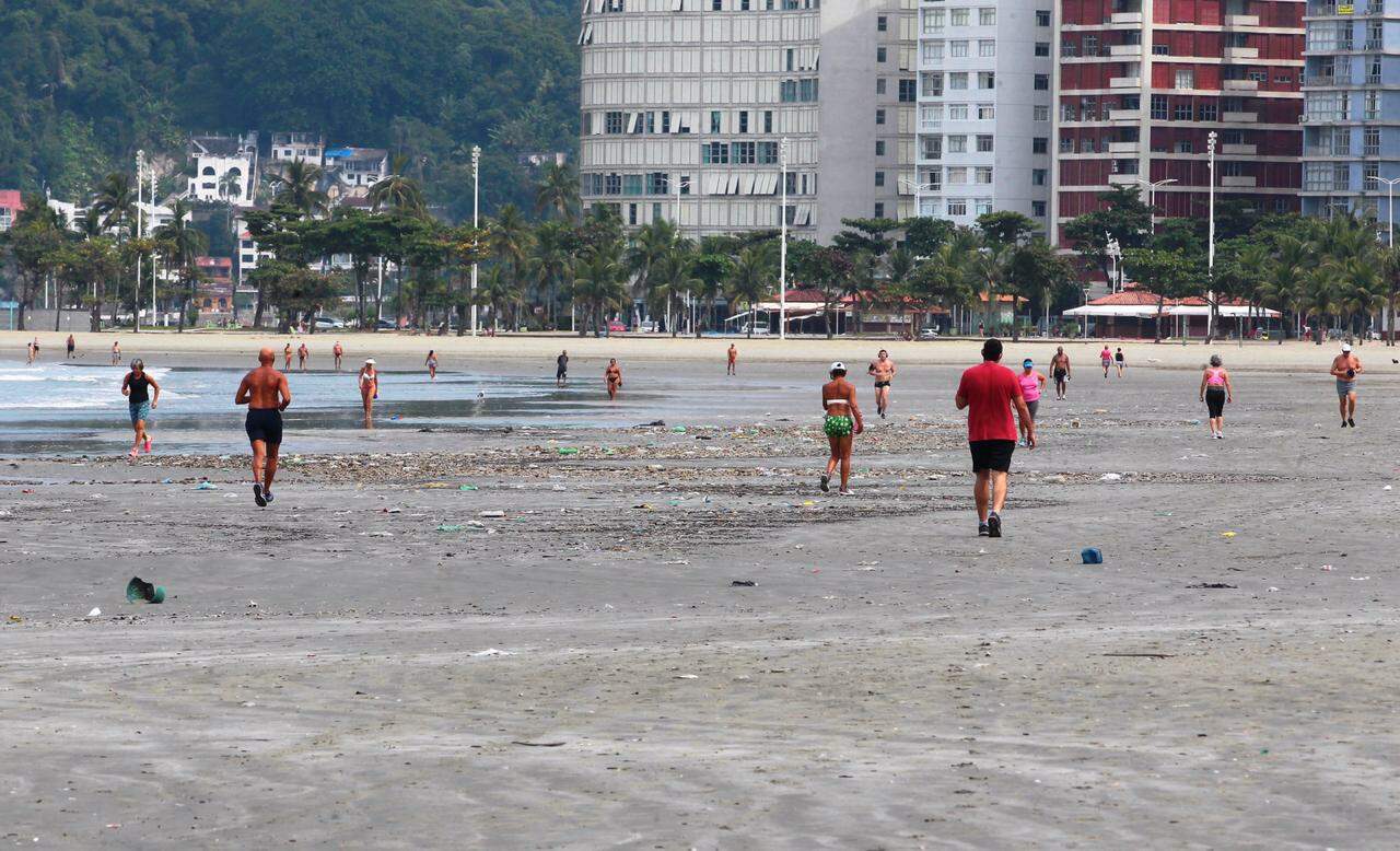 Acesso à faixa de areia em praias da cidade não são permitidos