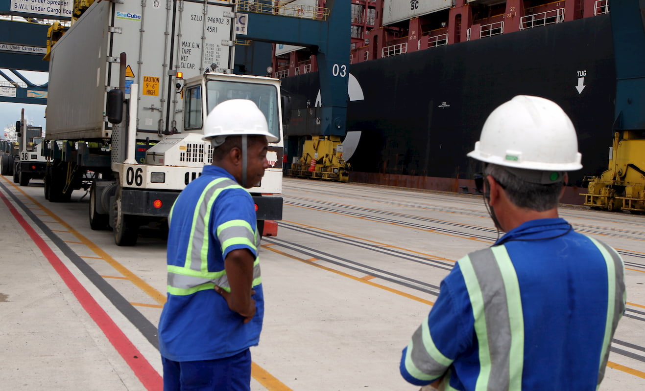 Trabalhadores portuários de Santos: aqueles em grupo de risco foram impedidos de atuar no complexo