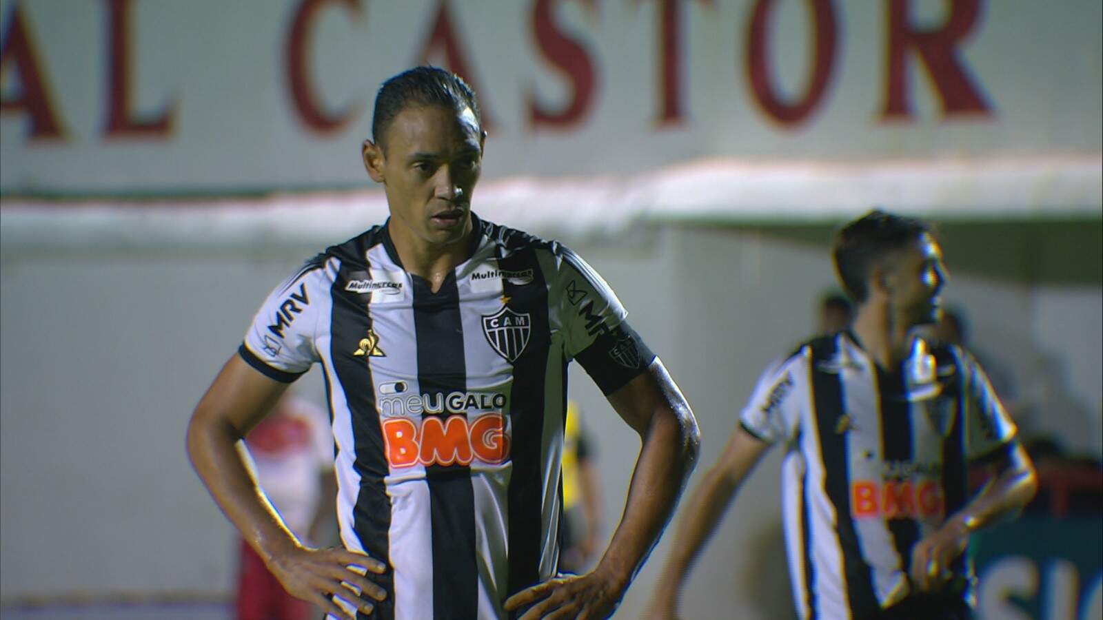 Atacante Ricardo Oliveira encabeça a lista de dispensa do clube