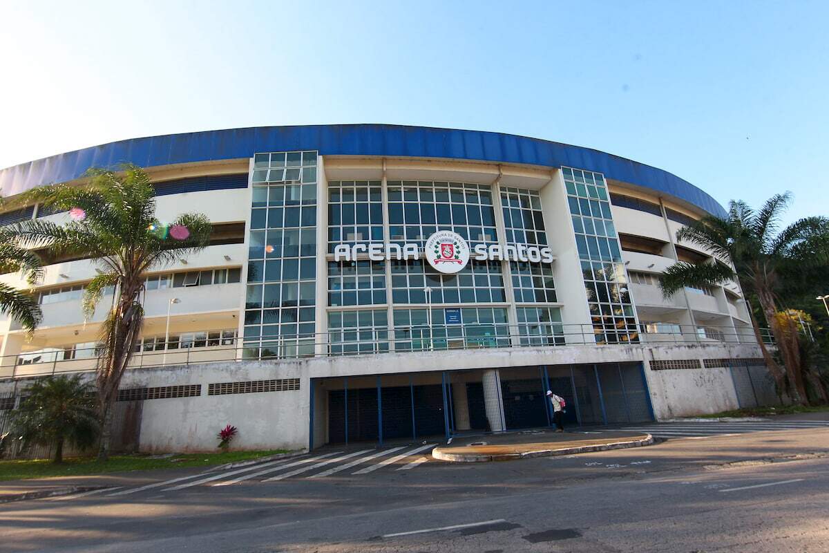 Dupla é presa por furtar Arena Santos