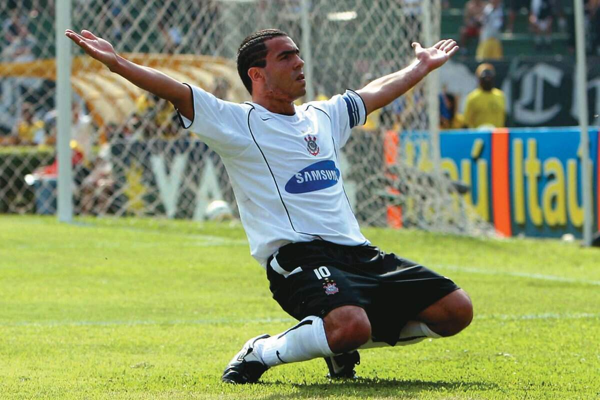 Tévez jogou no Corinthians entre 2005 e 2006