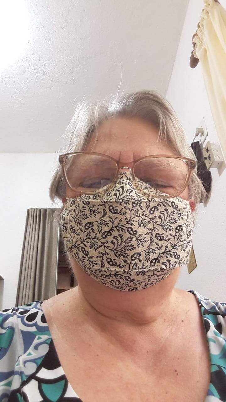 Tata diz que já produziu mais de 300 máscaras desde o começo da pandemia 