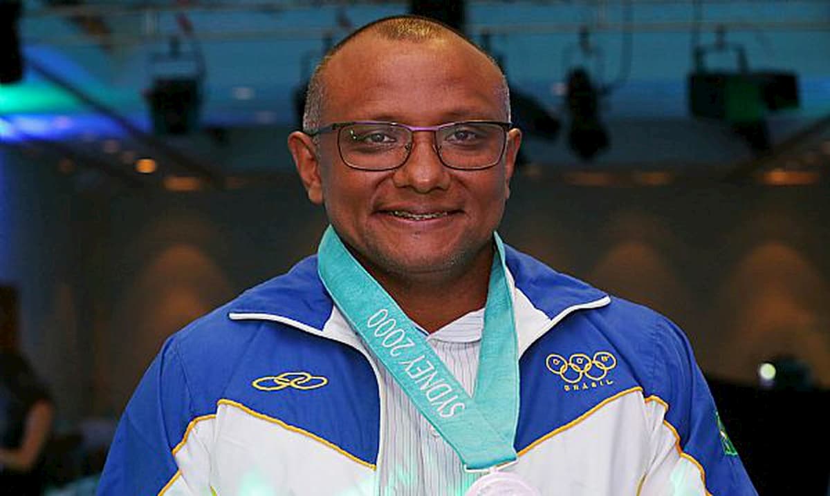 Atleta fez parte da seleção brasileira que fez história no revezamento 4x100m naqueles Jogos