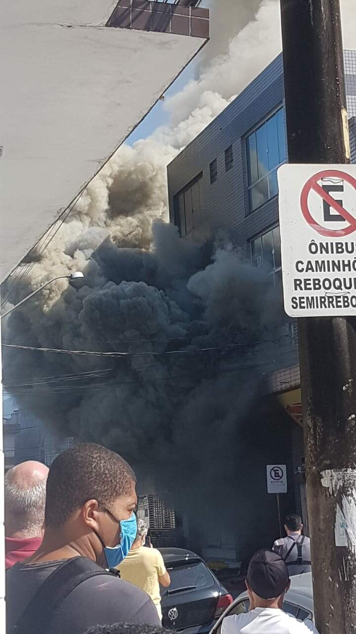 Fumaça densa assustou moradores e comerciantes de Cubatão 
