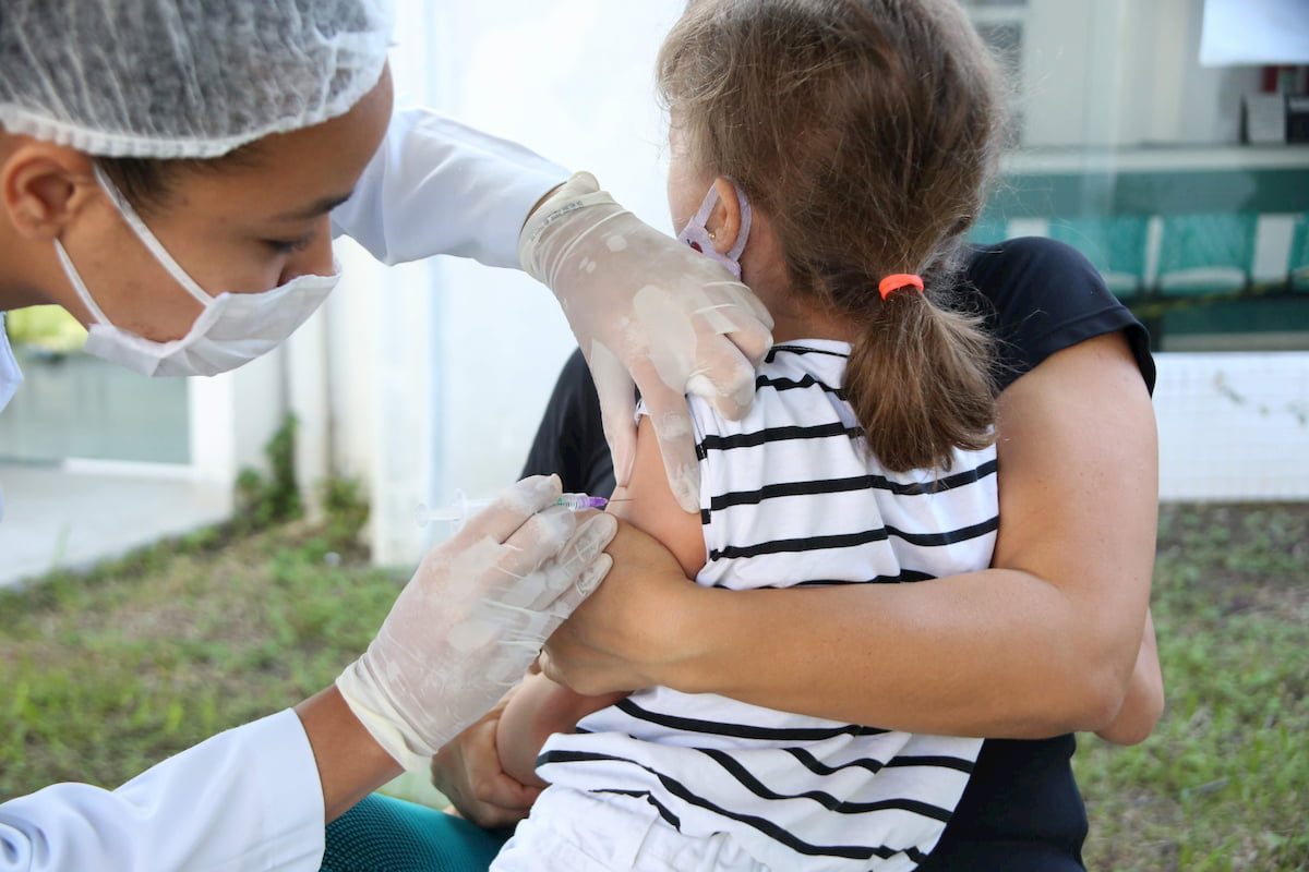 Pandemia diminuiu o número de pais que levam os filhos para tomar vacina