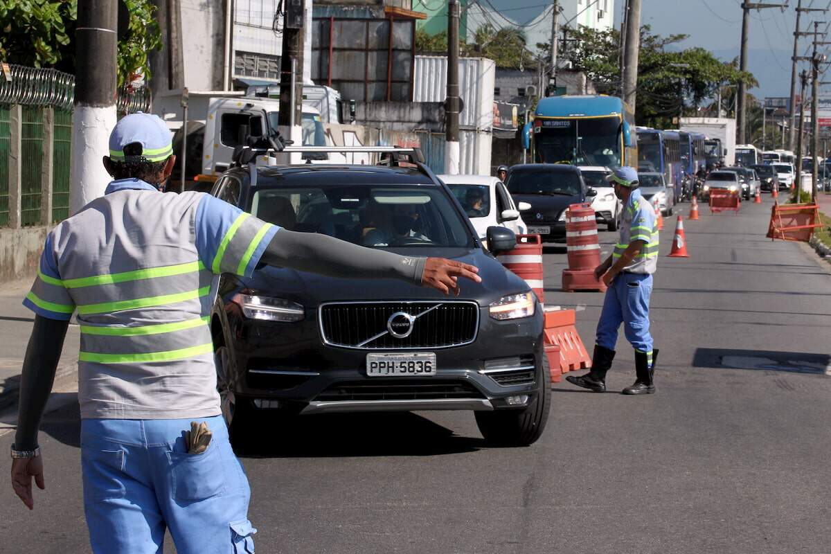 Devido ao bloqueio na entrada de Santos, houve lentidão de quatro quilômetros